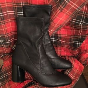 Donald Pliner Giesele Black Ankle Booties Size 10